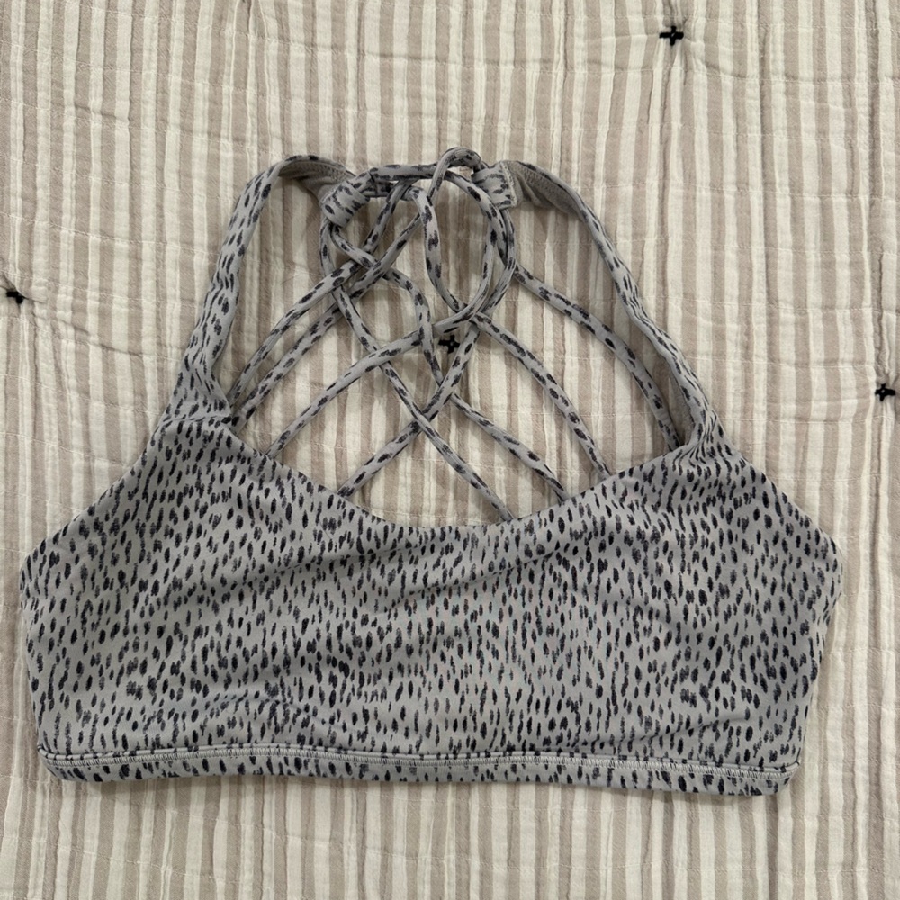 Lululemon sports bra
